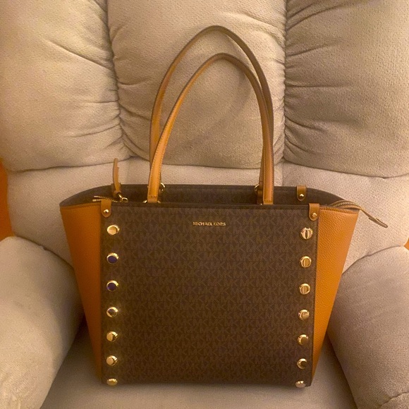 NEW AUTHENTIC Michael Kors tote - Picture 2 of 12